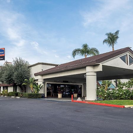 Howard Johnson By Wyndham Fullerton/Anaheim Conference Cntr Buitenkant foto