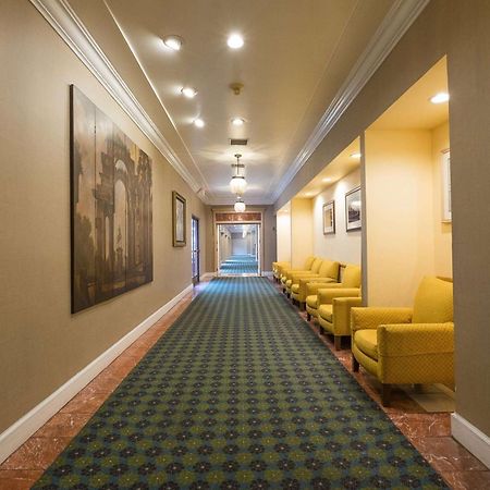 Howard Johnson By Wyndham Fullerton/Anaheim Conference Cntr Buitenkant foto