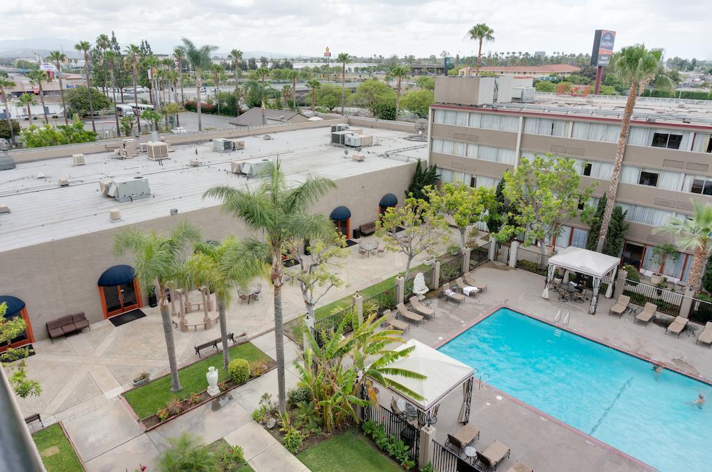 Howard Johnson By Wyndham Fullerton/Anaheim Conference Cntr Buitenkant foto