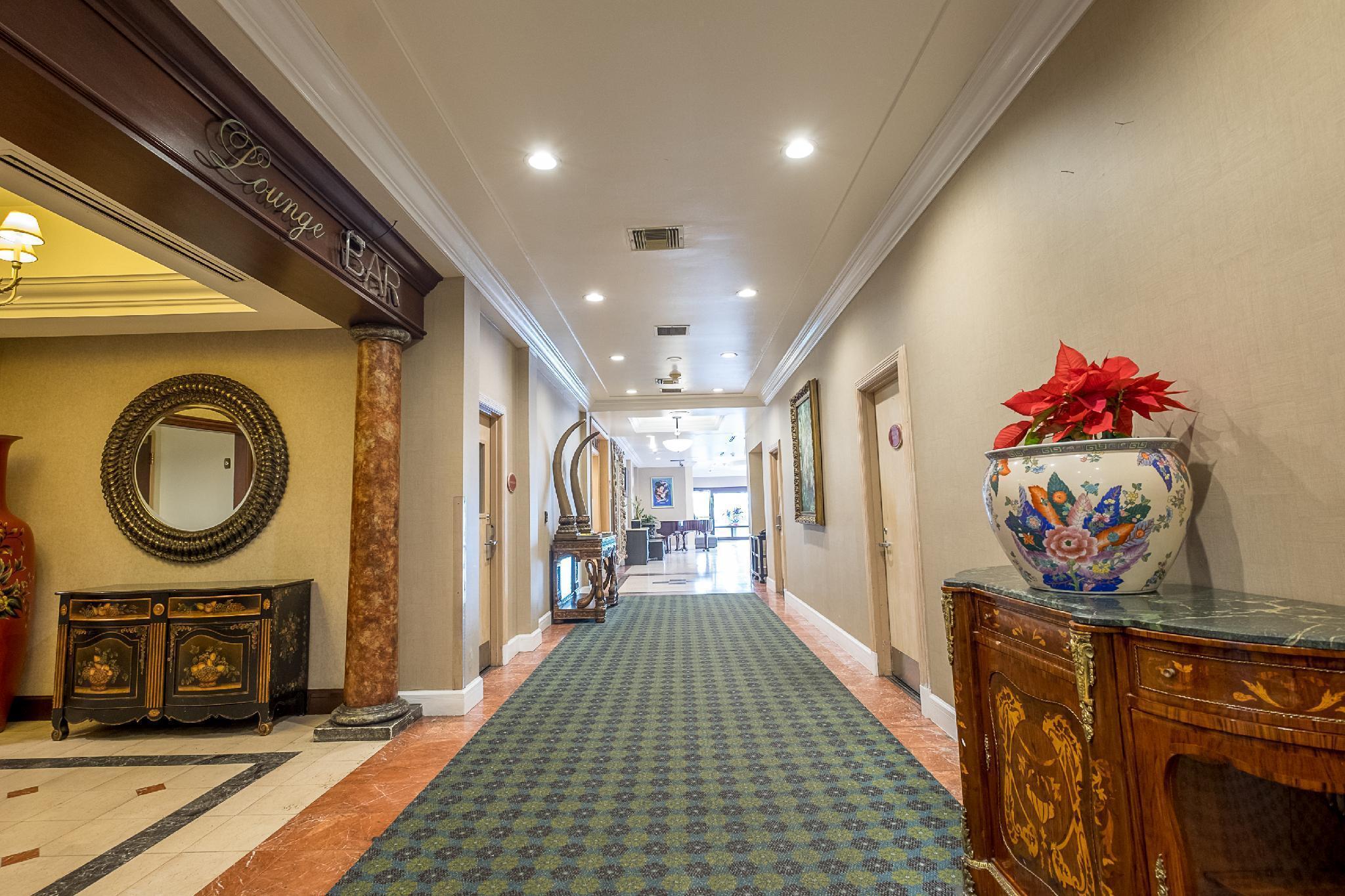 Howard Johnson By Wyndham Fullerton/Anaheim Conference Cntr Buitenkant foto