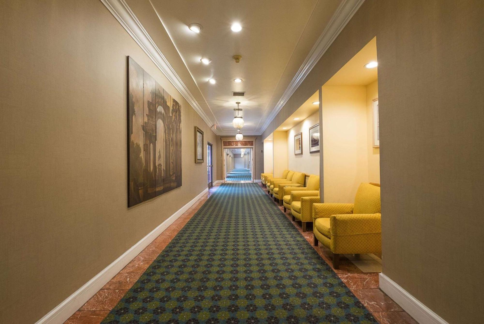 Howard Johnson By Wyndham Fullerton/Anaheim Conference Cntr Buitenkant foto
