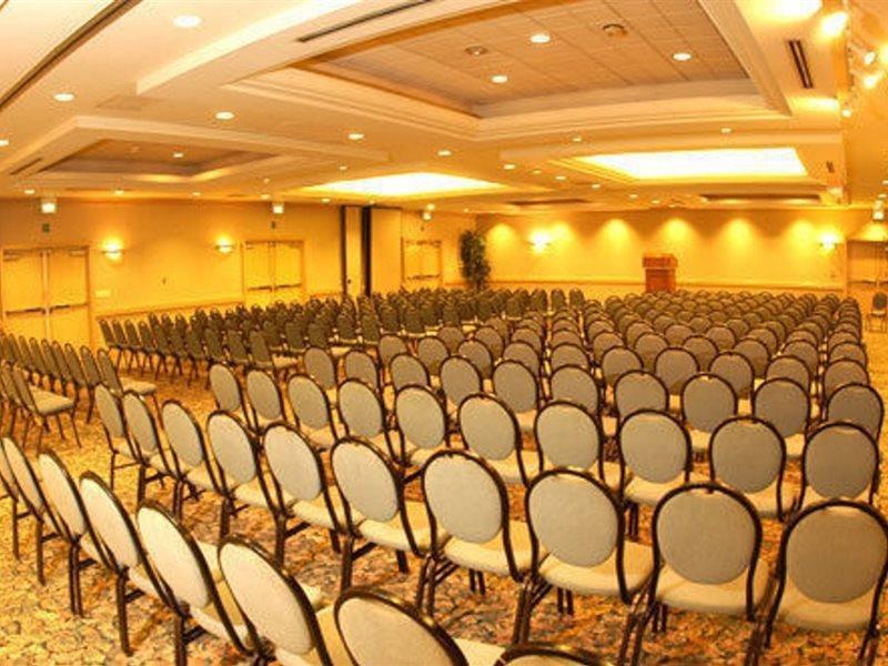 Howard Johnson By Wyndham Fullerton/Anaheim Conference Cntr Buitenkant foto