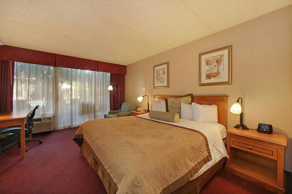 Howard Johnson By Wyndham Fullerton/Anaheim Conference Cntr Buitenkant foto